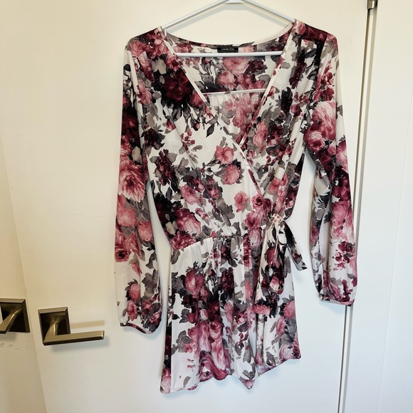 Floral Long Sleeve Romper - Picture 2 of 3